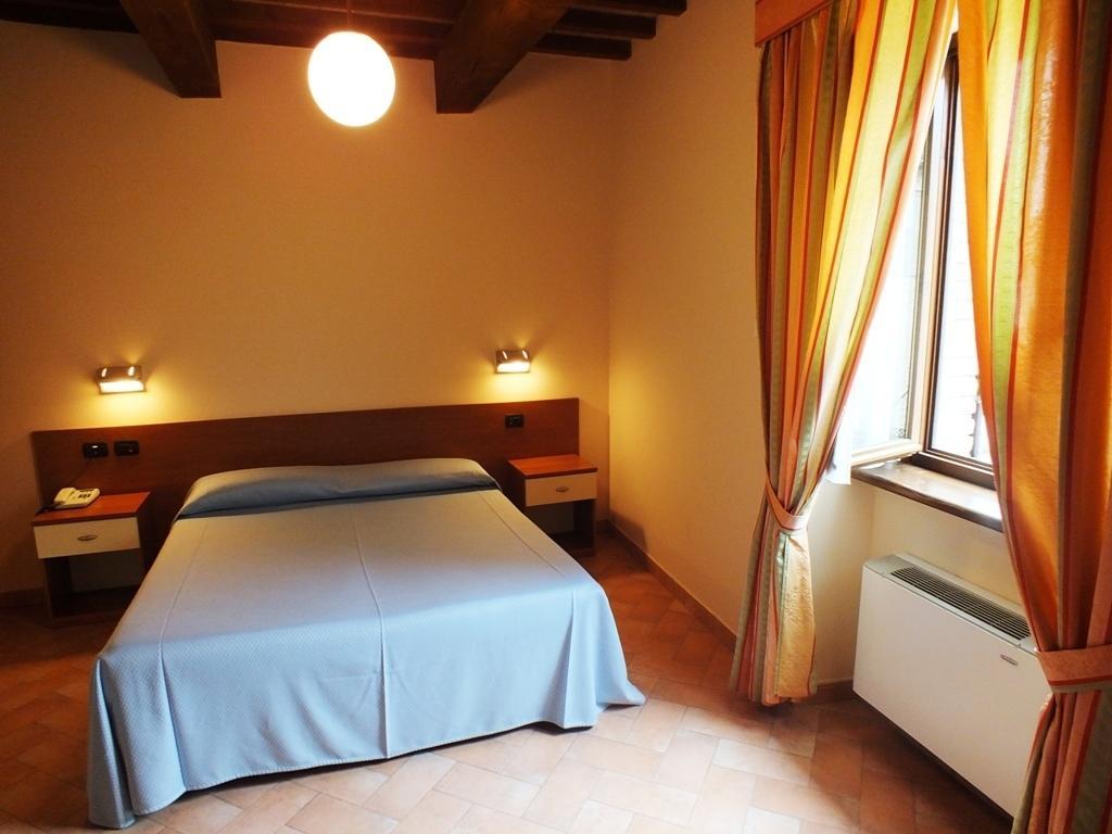 Hotel Santa Chiara SantʼAngelo in Vado Δωμάτιο φωτογραφία