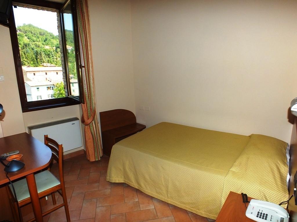 Hotel Santa Chiara SantʼAngelo in Vado Δωμάτιο φωτογραφία