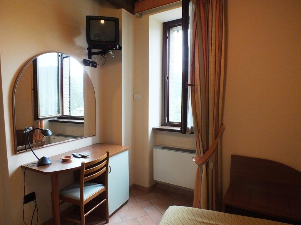Hotel Santa Chiara SantʼAngelo in Vado Δωμάτιο φωτογραφία