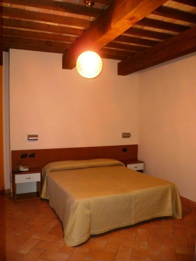 Hotel Santa Chiara SantʼAngelo in Vado Δωμάτιο φωτογραφία